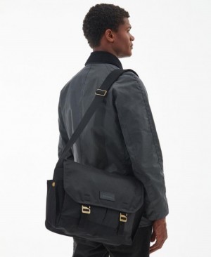 Barbour Essential Wax Messenger Negrii | VBRS3386